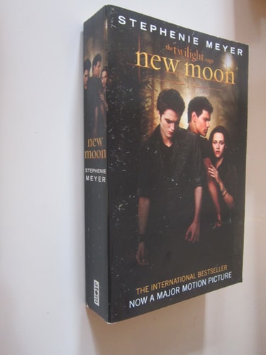 New Moon by Stephenie Meyer